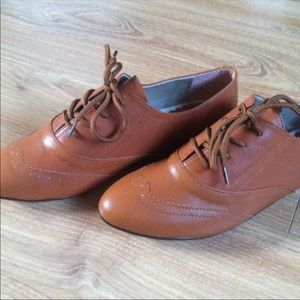 New Brown Oxford - size 8